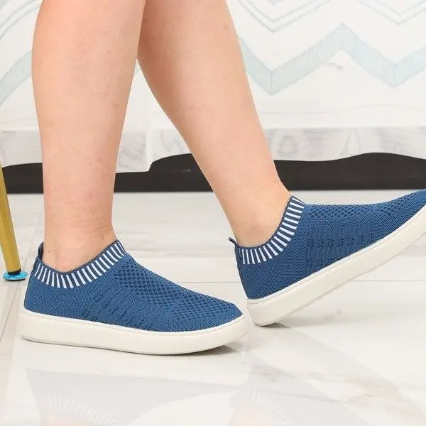 

Women Casual Shoes Light Sneakers Breathable Mesh Summer Knitted Vulcanized Shoes Plus Size Woman Flats Shoes Large Size 35~43