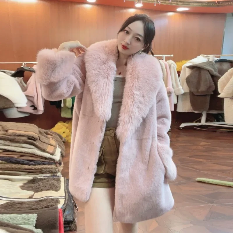 2024 осень и зима новое утягивающее меховое пальто средней длины с золотым