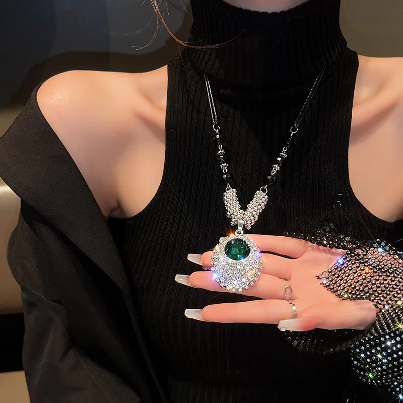 

Korean version of fashion retro black rope diamond oval crystal necklace temperament exquisite sweater chain
