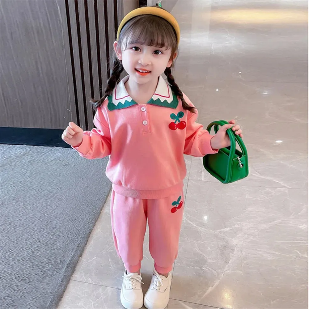 

Хлопковый костюм для девочки, новинка весны и осени 2022, Корейская версия, с милым рисунком вишни, одежда для отдыха и активного отдыха, 2 комплекта