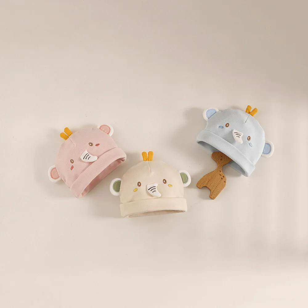 Детская шапка с вышивкой на возраст 0-3 месяца |