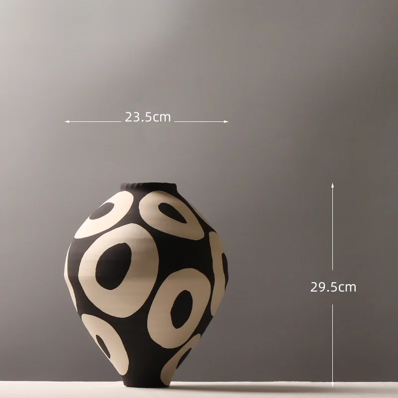 

Керамическая ваза с геометрическими кругами