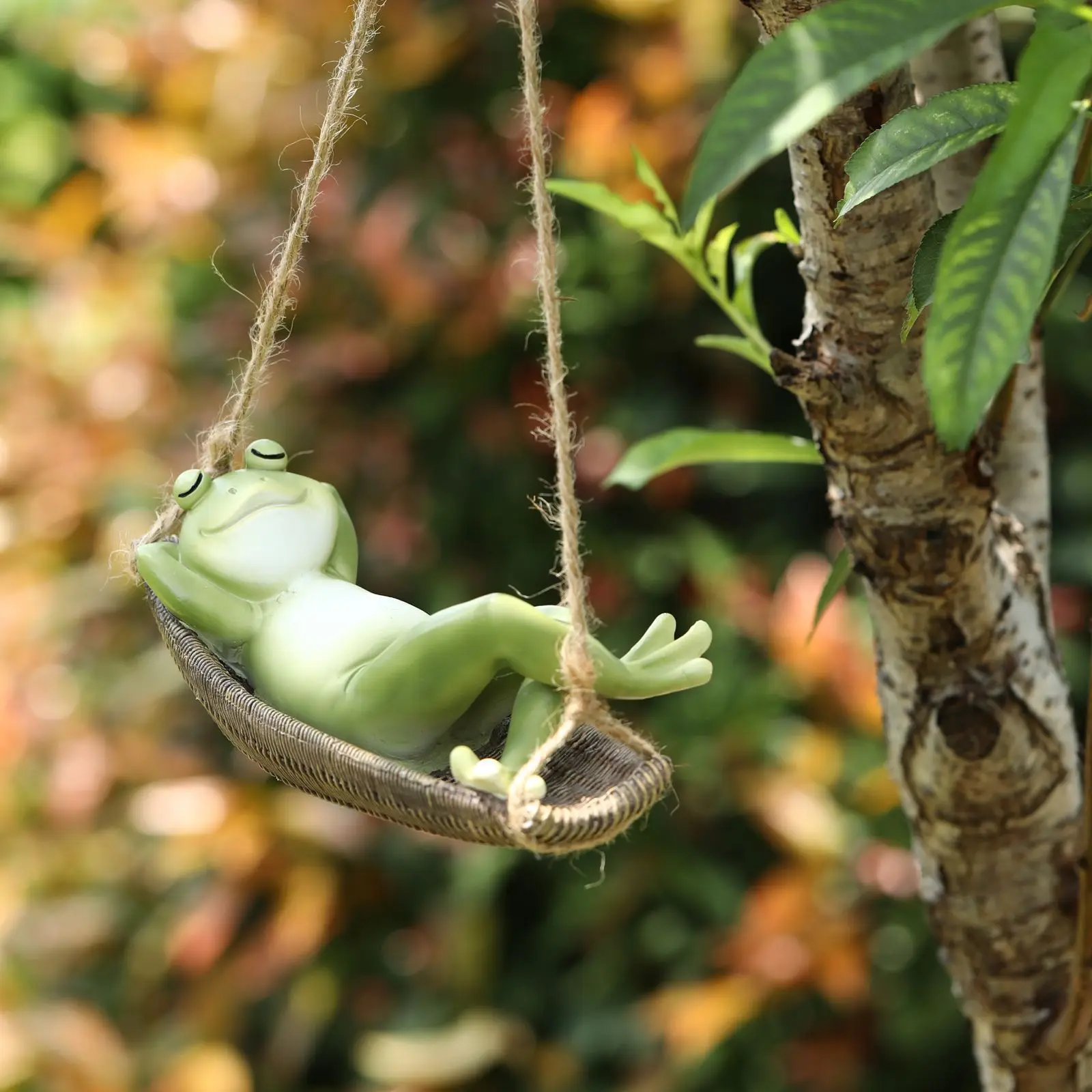 

Garden Swing Frog Decoration Pendant Modern Art Cute Animal Sculpture Outdoor Garden Hanging Resin Statue