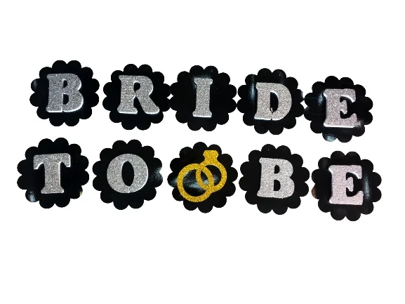 

Черно-серебристые буквы, написанные для невесты, курица цулампан