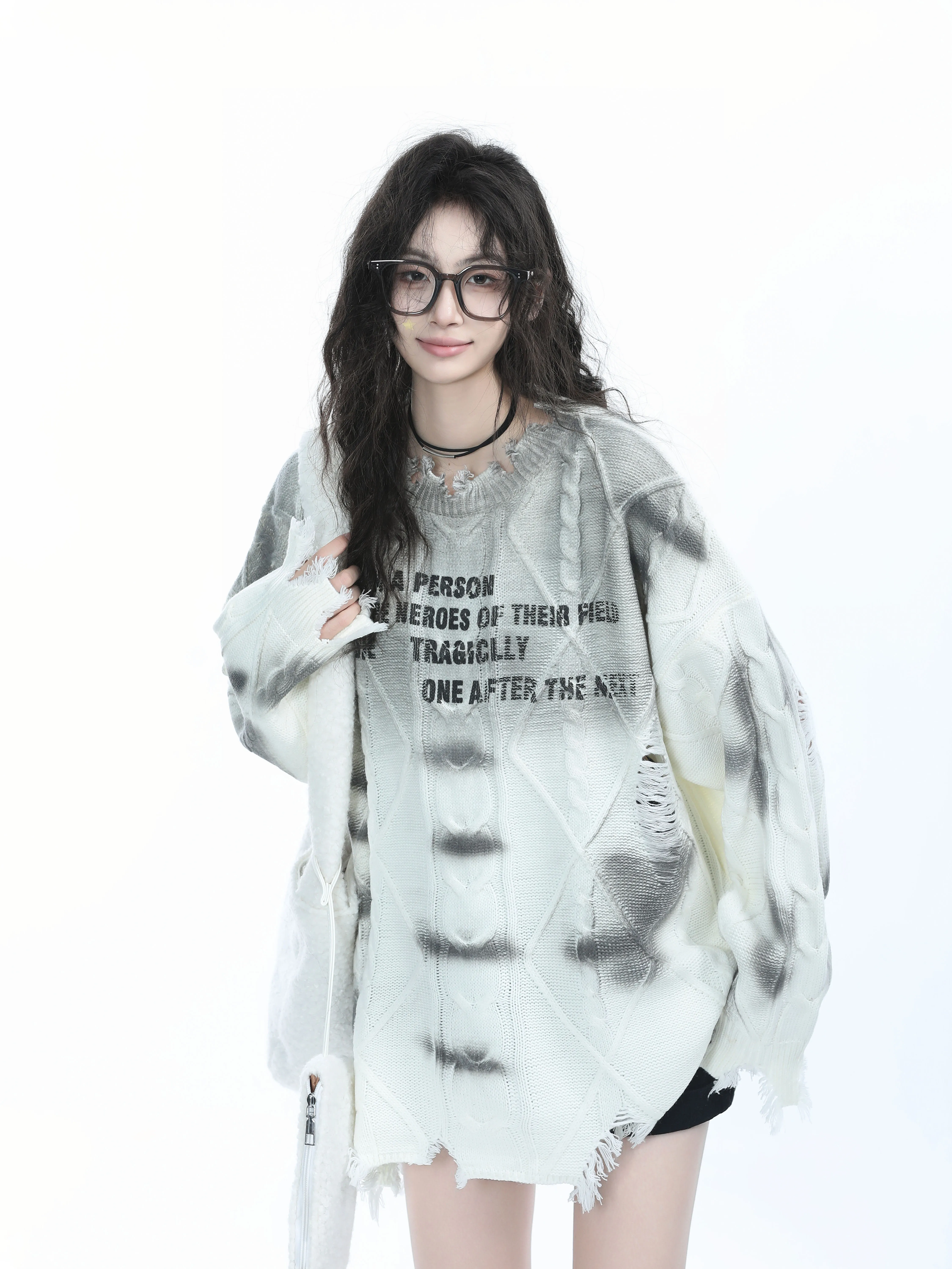 [Sitting on the Mountain] American vintage Irregular Hole Sweater Women Autumn New Loose Idle Sle Knit