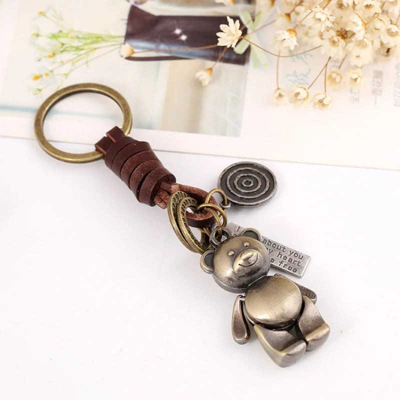 

Fashion Simple Movable Cartoon Bear Robot Keychain Vintage Woven Leather Backpack Car Key Chain Hip Hop Jewelry Accessories Gift