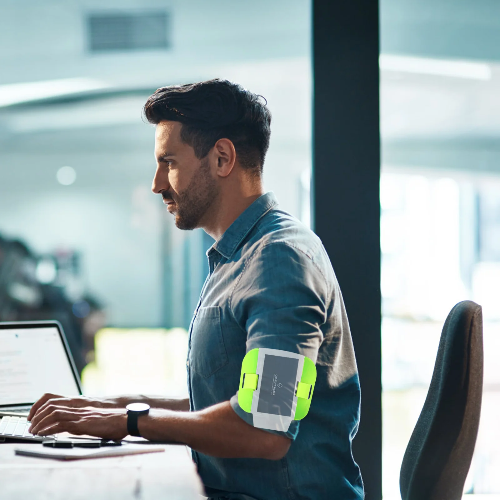 Рисунок 2 - Держатель-бейдж на руку