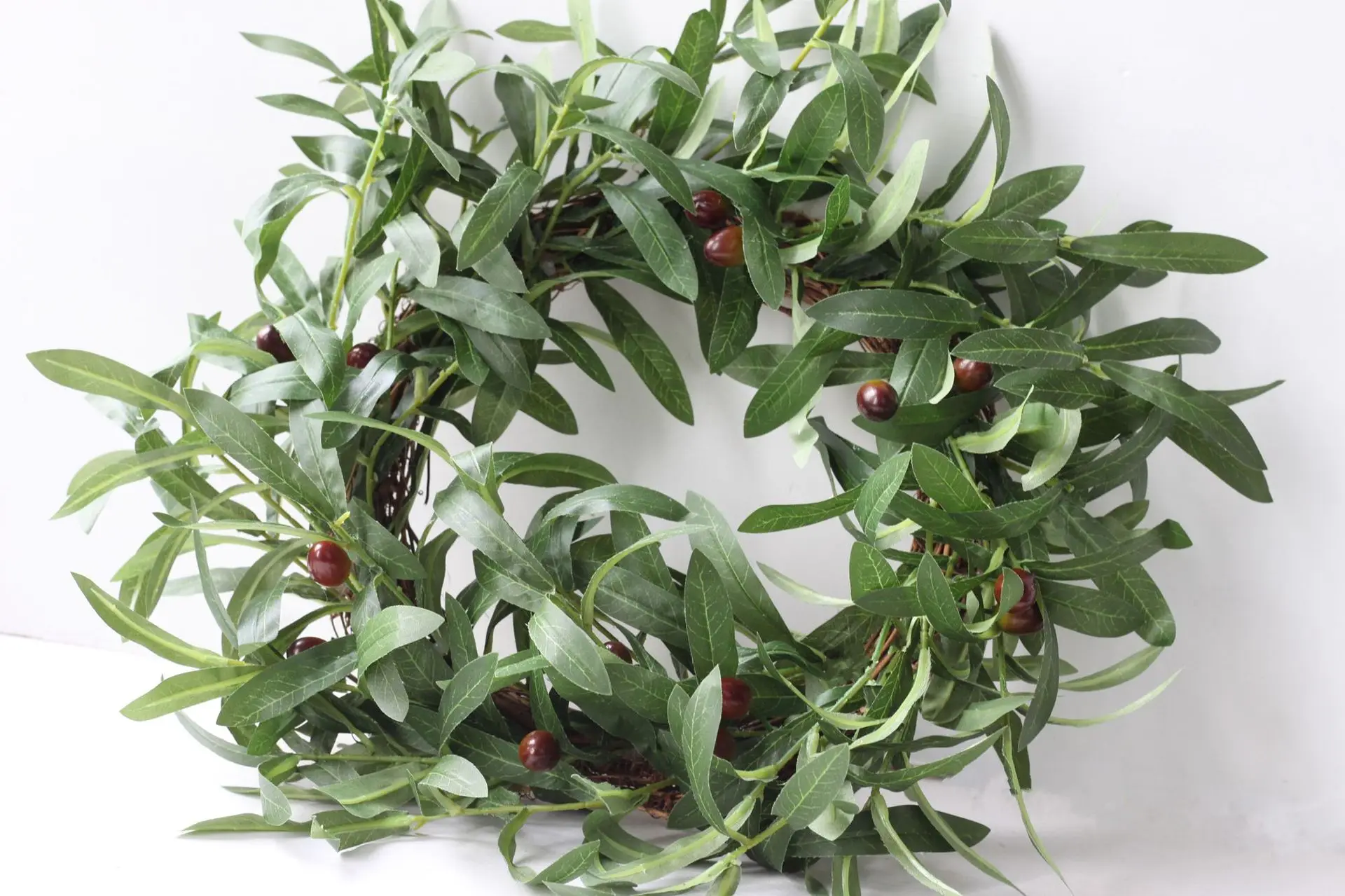 Венок настенный в виде оливковой ветви 40 см |