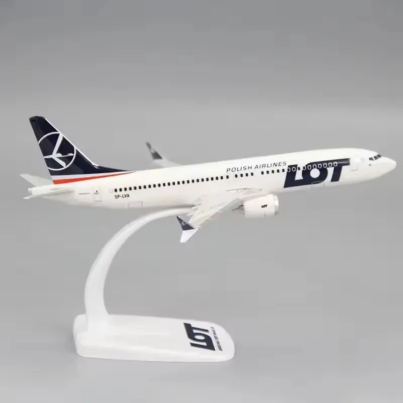 

Модель самолета LOT Polish Airlines B737MAX8 1:200