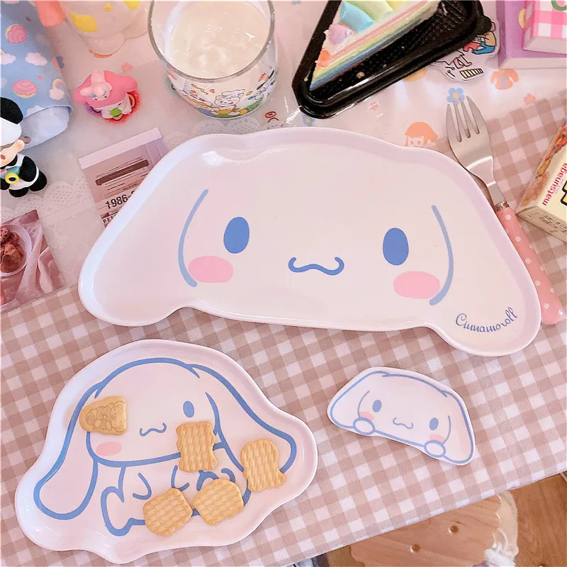 

Sanrio Cinnamoroll Милая мультяшная тарелка кавайная меламиновая столовая посуда маленькая тарелка украшение для стола домашний декор праздничный...
