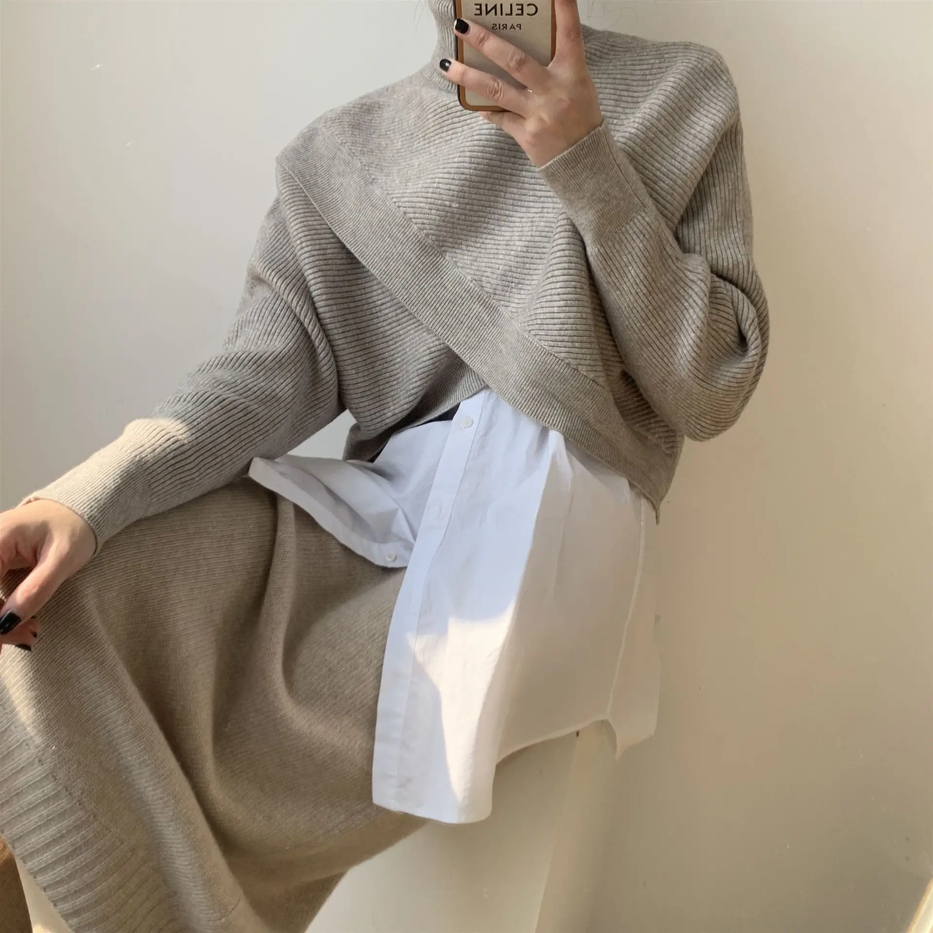 Осенне-зимний свитер с высоким воротником