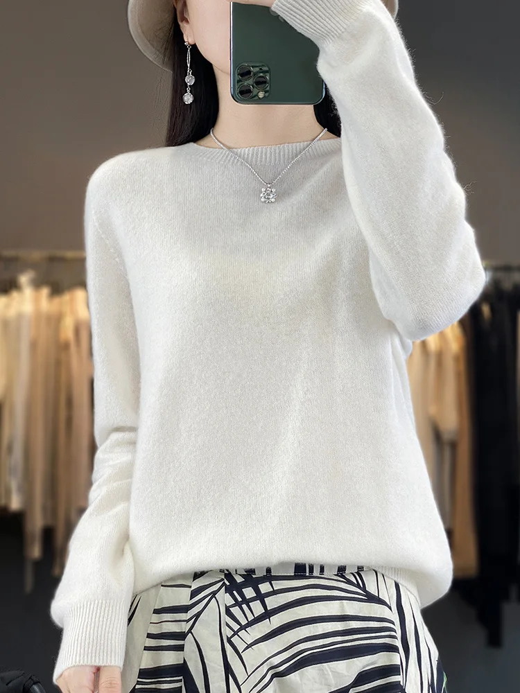 Новый однотонный свободный пуловер с круглым вырезом в классическом стиле