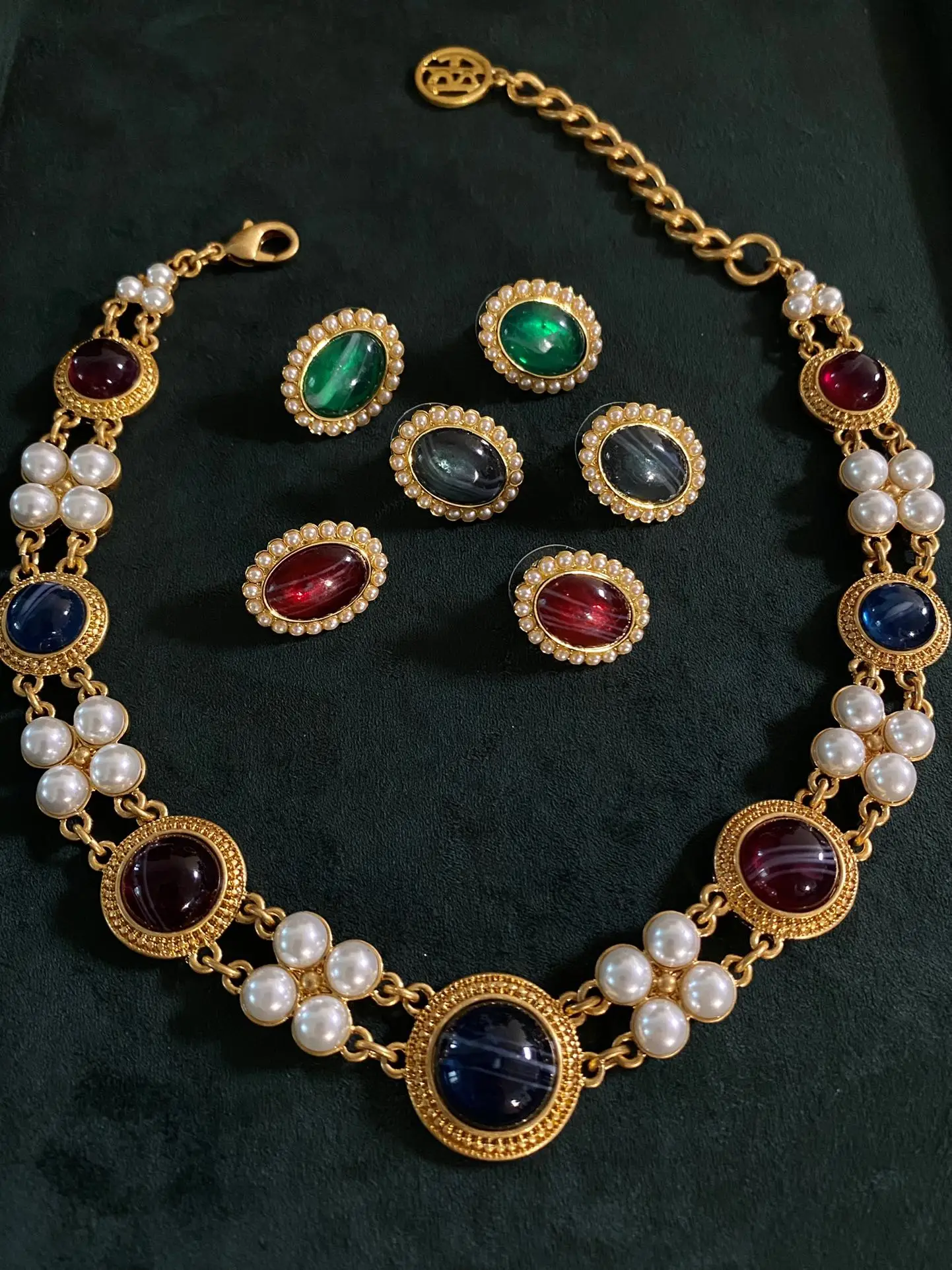 

European and American niche New York designer brand palace style glazed retro necklace necklace
