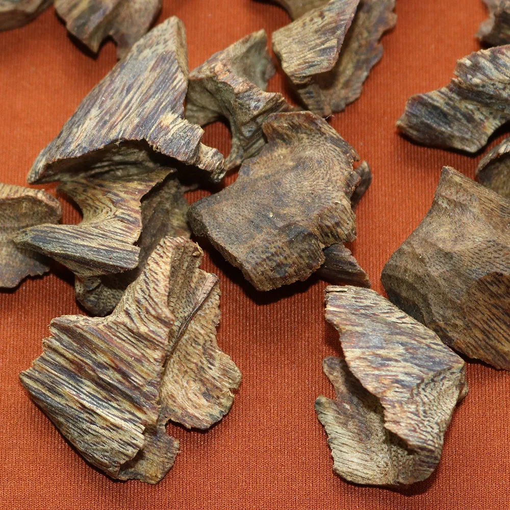 

Wholesale 50g Genuine Chinese Kynam China Oud Wood Big Chips Full Oil Natural Incense aroma home fresh Clothes