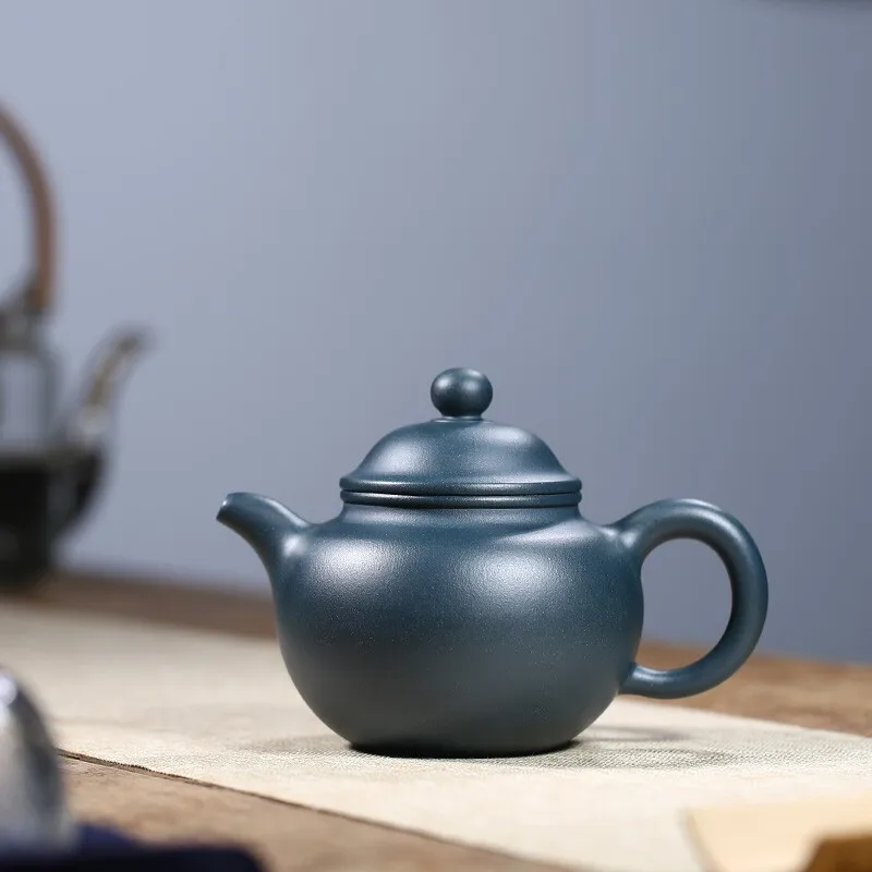 

Yin Fragrant Tea Famous Yixing Purple Clay Pot Dong Lei Pure Handmade Household Teapot Raw Ore Republic of China Green Clay Pot