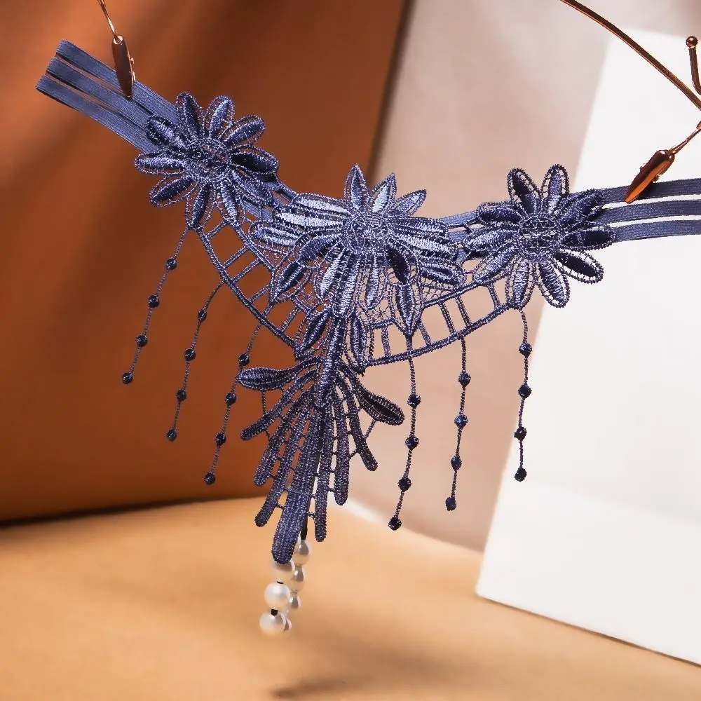 

Женское нижнее белье с вышивкой в виде цветов