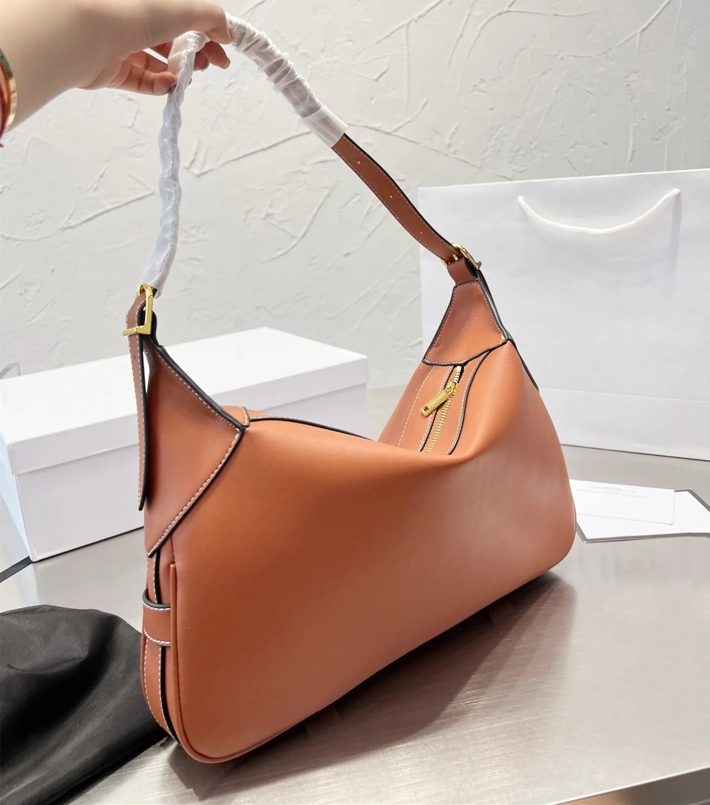Genuine Leather Luxury Designer Shoulder Bags Handbags Adjustable Shoulder straps Underarm bag Messenger bag Bags for women 5018