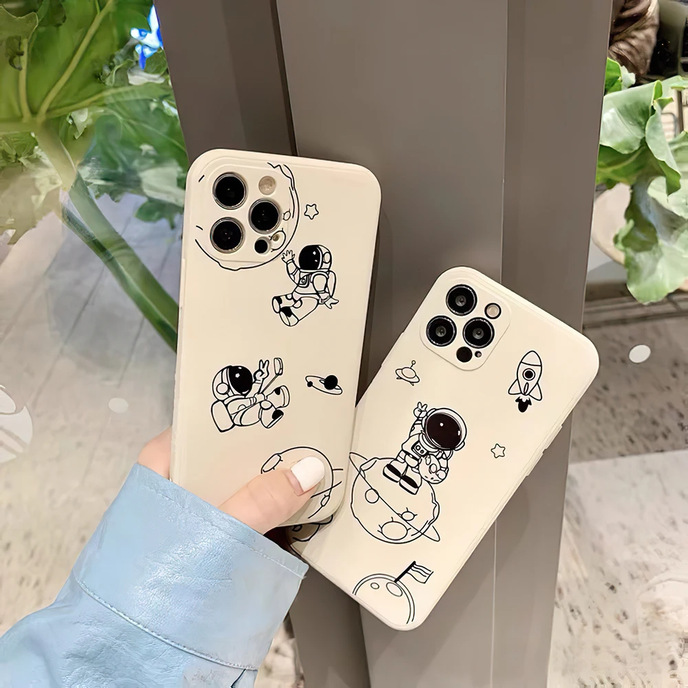 

Astronaut Phone Case For iPhone 11 12 13 Pro Max 12 13 Mini XR XS Max 7 8 6S 6 Plus SE 2020 5 Silicone Unisex Smartphone Cover