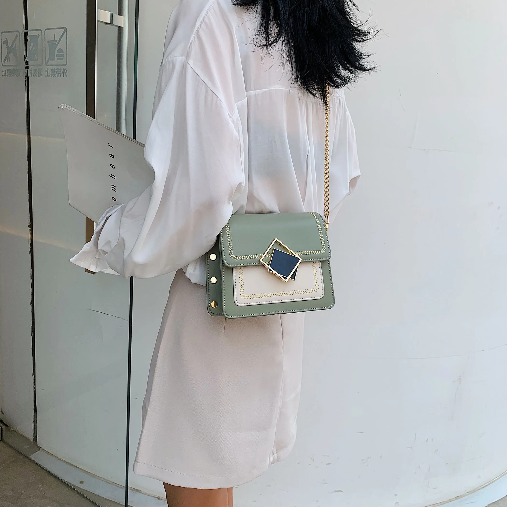 

Сумки через плечо из искусственной кожи на цепочке для женщин, популярные маленькие сумки на плечо 2022, простые женские дорожные сумки со спе...