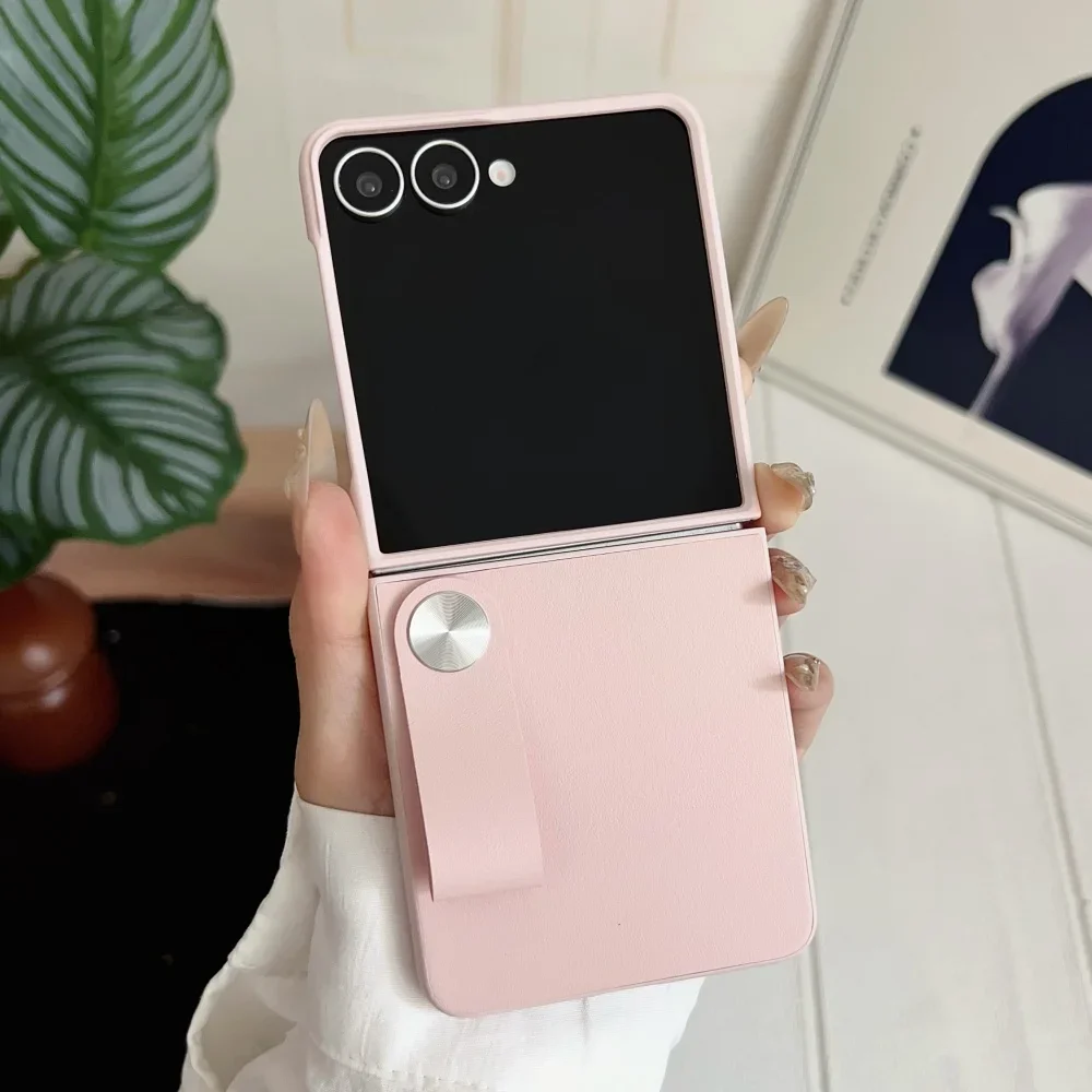 Фото Чехол-флип из искусственной кожи с ремешком для Samsung Galaxy Z Flip7 6 5 4 3, приятный на ощупь, с защитой для объектива, мягкая задняя крышка №1