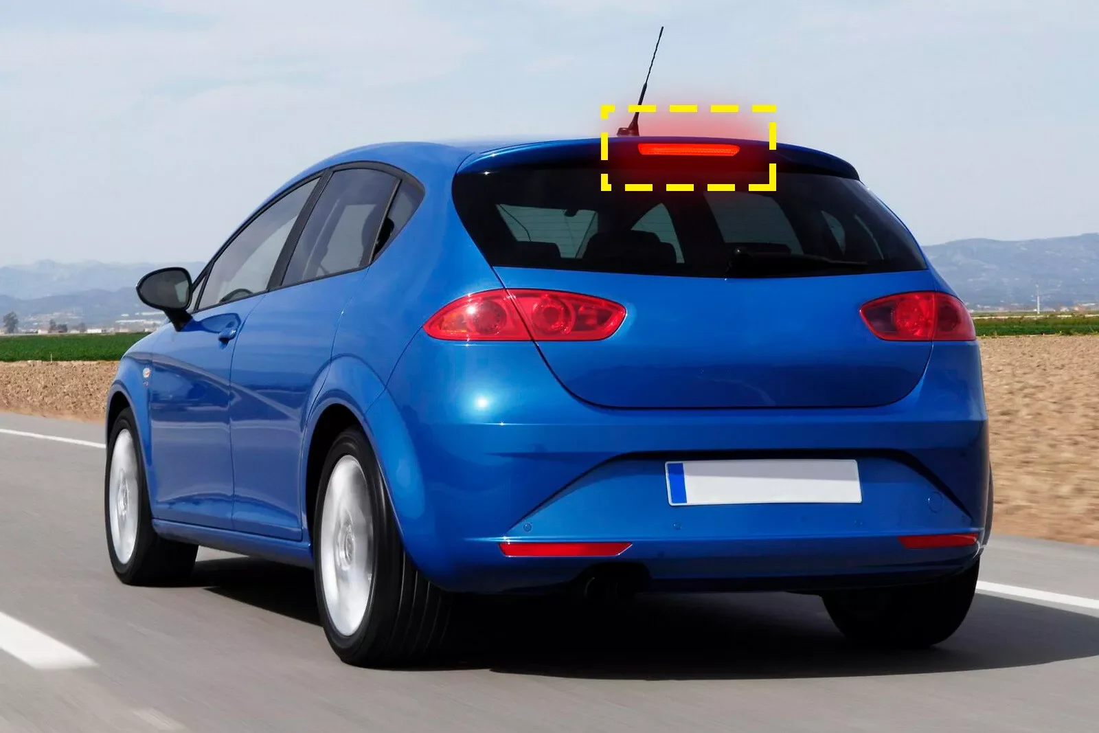 Красный задний высокий уровень третья Тормозная лампа фотолампа 6J0945097B подходит