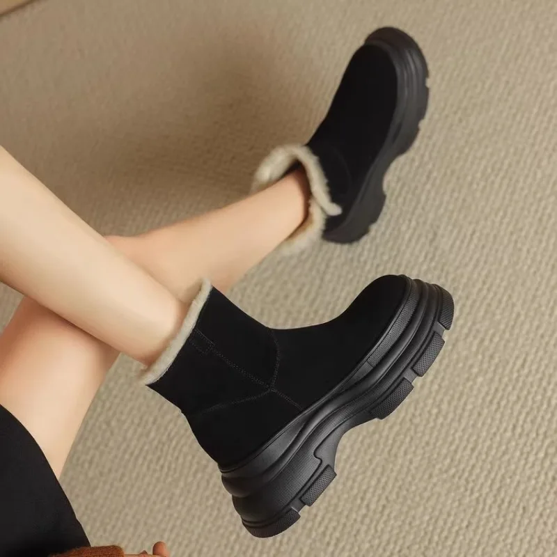 

Женские зимние ботинки на толстой подошве, новинка 2023, модные короткие плюшевые женские ботинки без шнуровки, Теплые повседневные женские нескользящие короткие ботинки