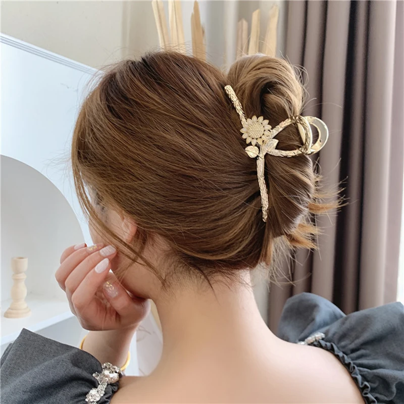 

Women Fashion Exquisite Luxury Sunflower Leaf Texture Shark Clip Retro Grab Clip Personalized Hair Accessories Crab Hairpins