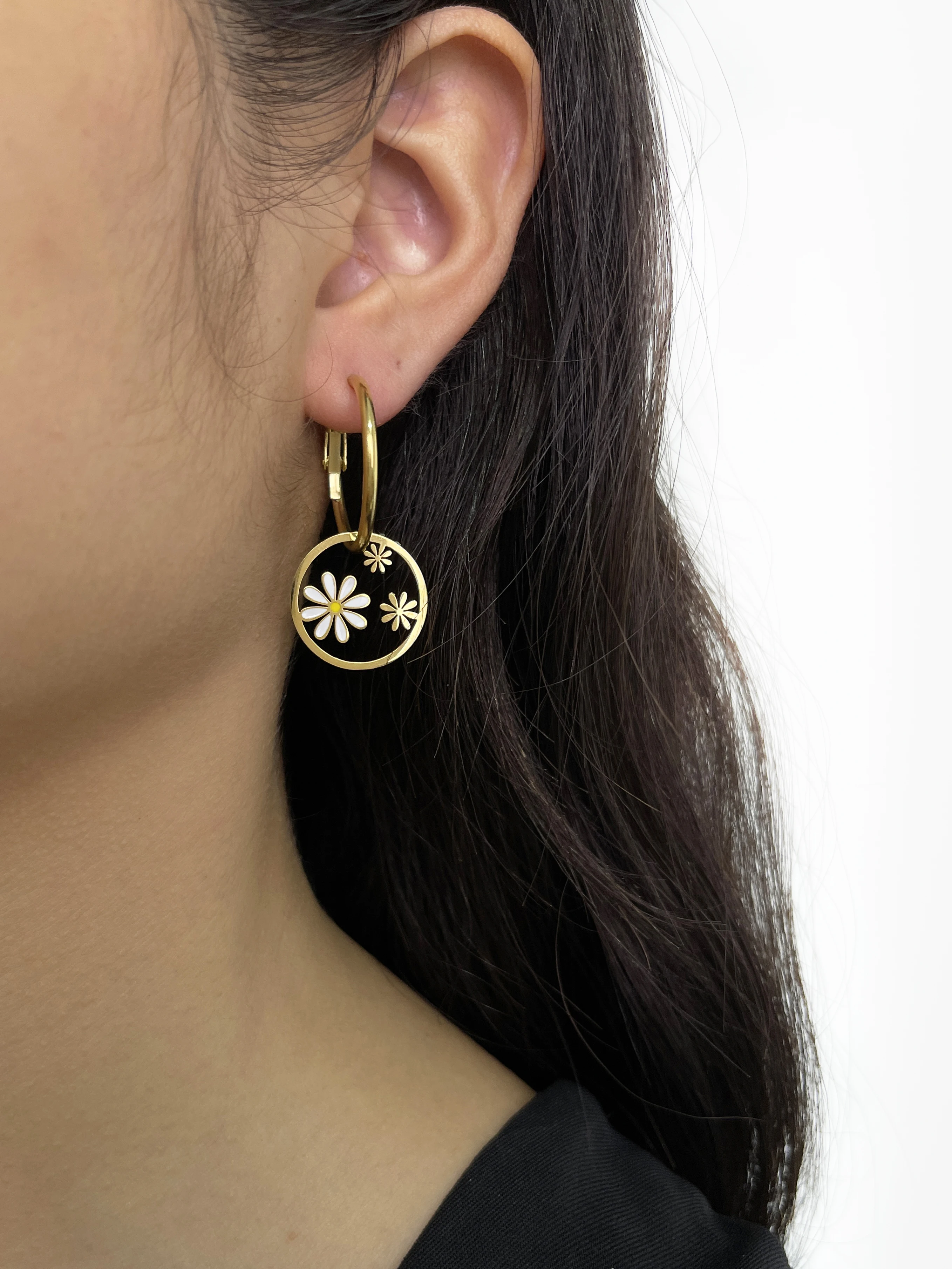 Серьги-кольца Peri'sbox из нержавеющей стали с тройной маргариткой очаровательные