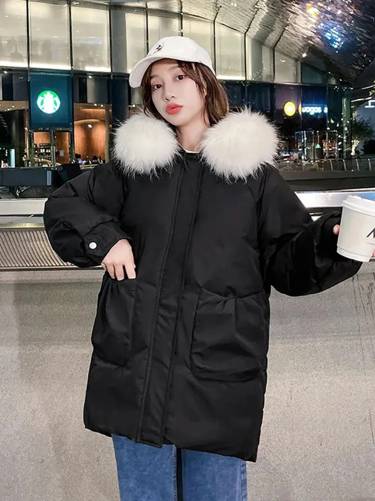 

Женская короткая ветрозащитная куртка с капюшоном и воротником из искусственного меха