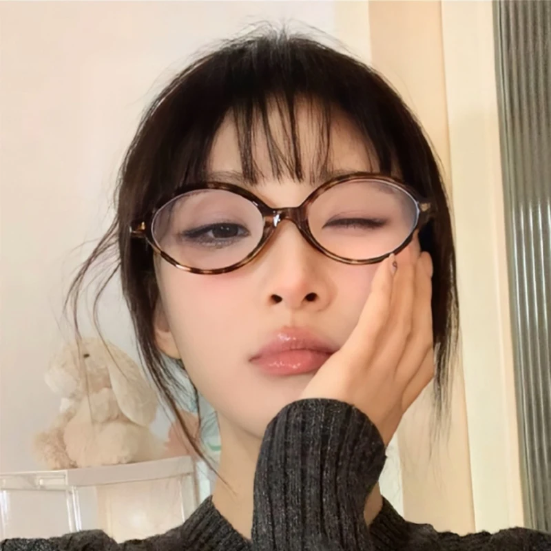 Женские пластиковые овальные очки