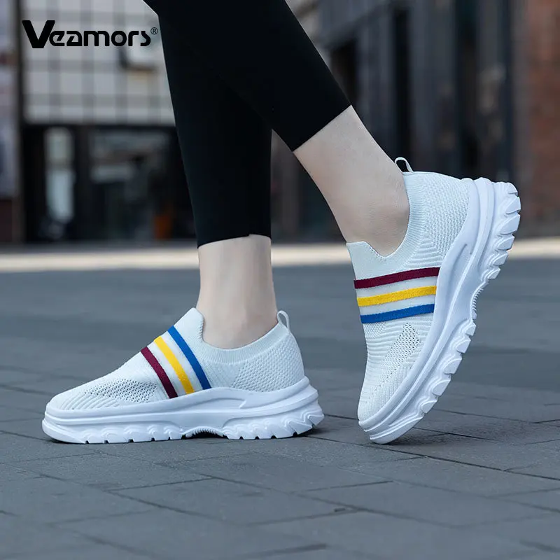 Новые женские кроссовки на платформе дышащие модные лоферы без шнуровки уютная
