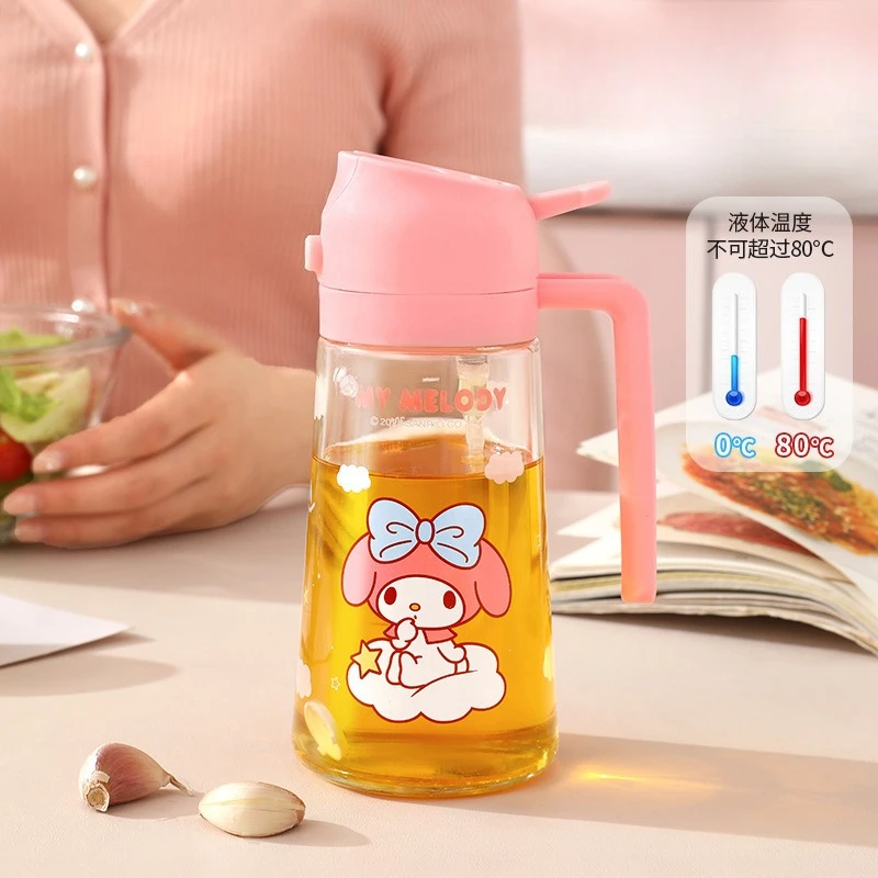 Фото Милый стеклянный дозатор для масла Sanrio KT Cat, бутылка для масла с двойным назначением (спрей и дозатор), антипригарная емкость для масла, герметичная бутылка для соусов и приправ для кухни №4