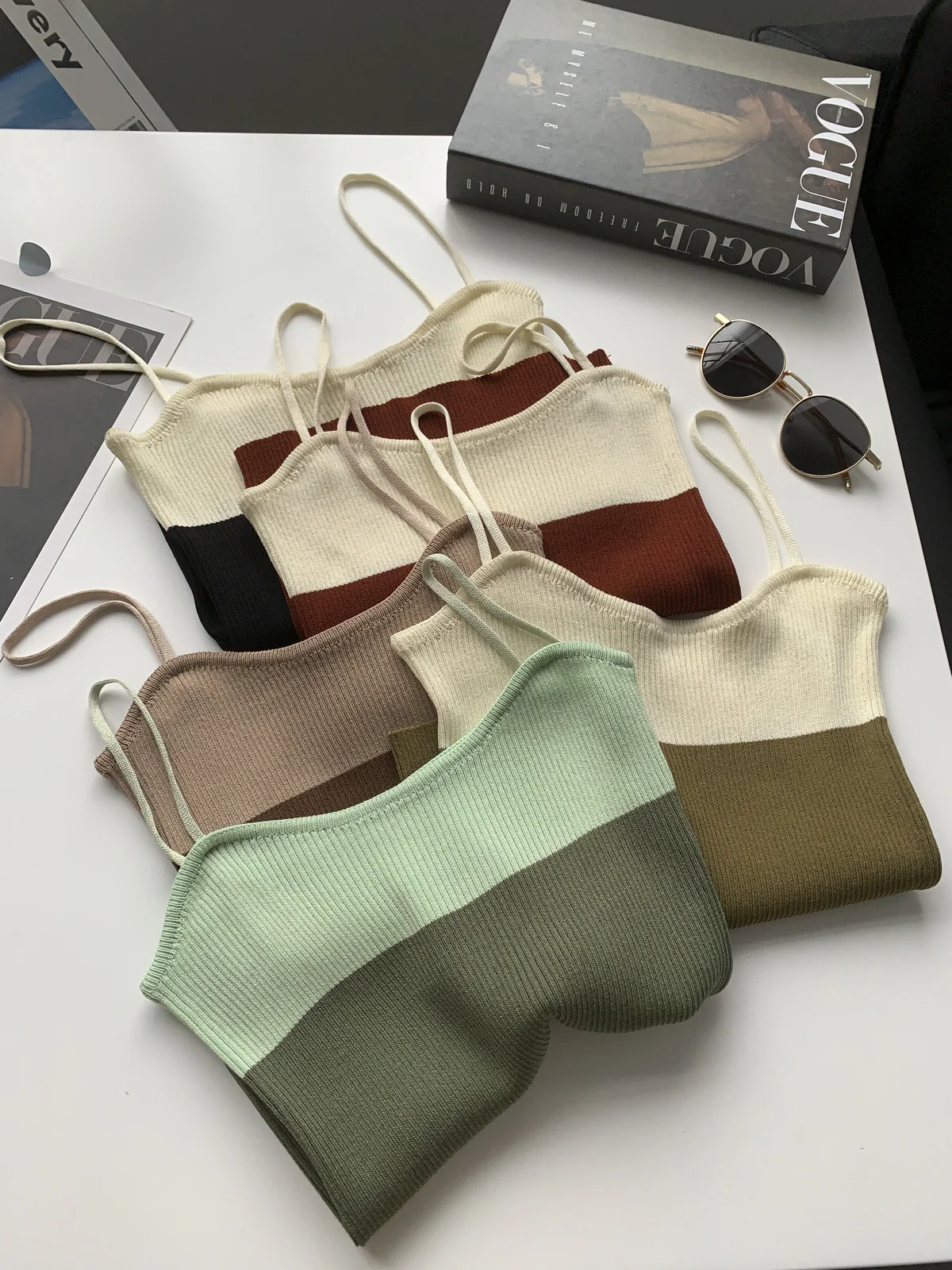 

Fashionable color contrast knitted small suspender with high elasticity and versatile outer wear and inner wear tank top