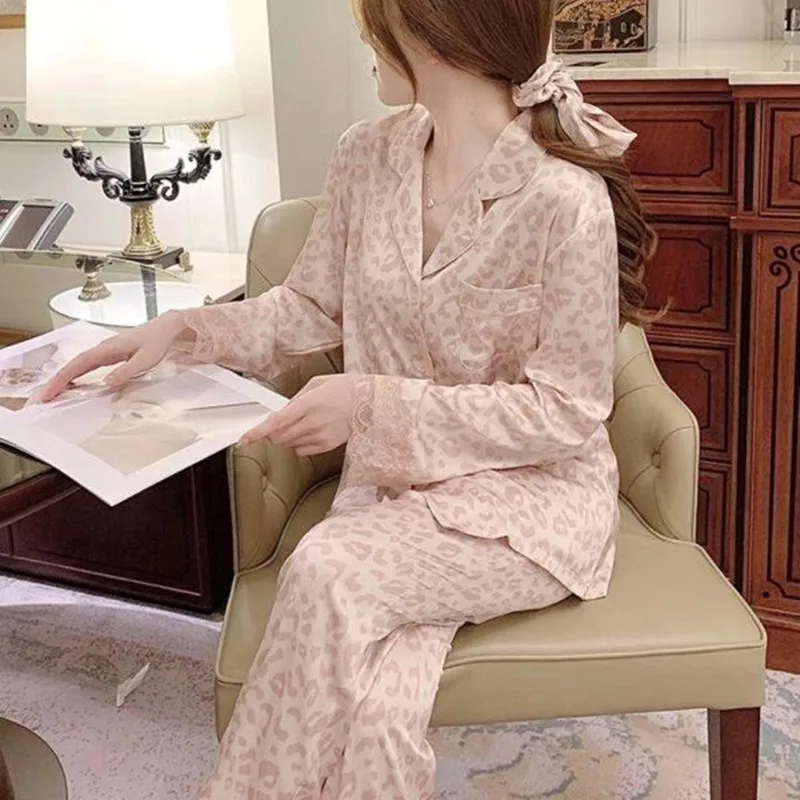 1 In 2023, the new French advanced ice silk long-sleeved pajamas women's spring lace home suit