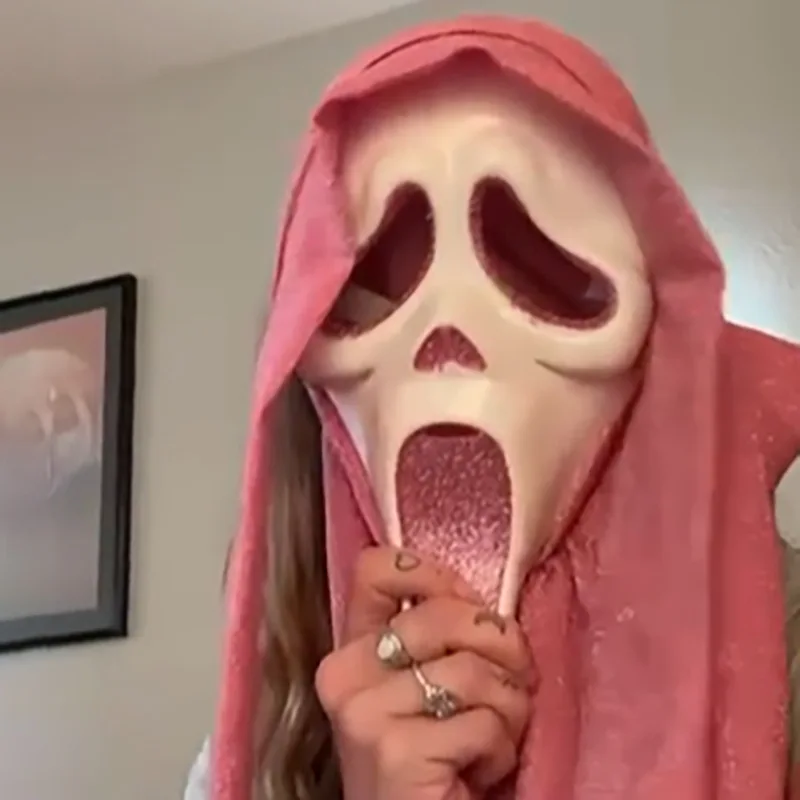 

Маска Гостя из фильма Крики