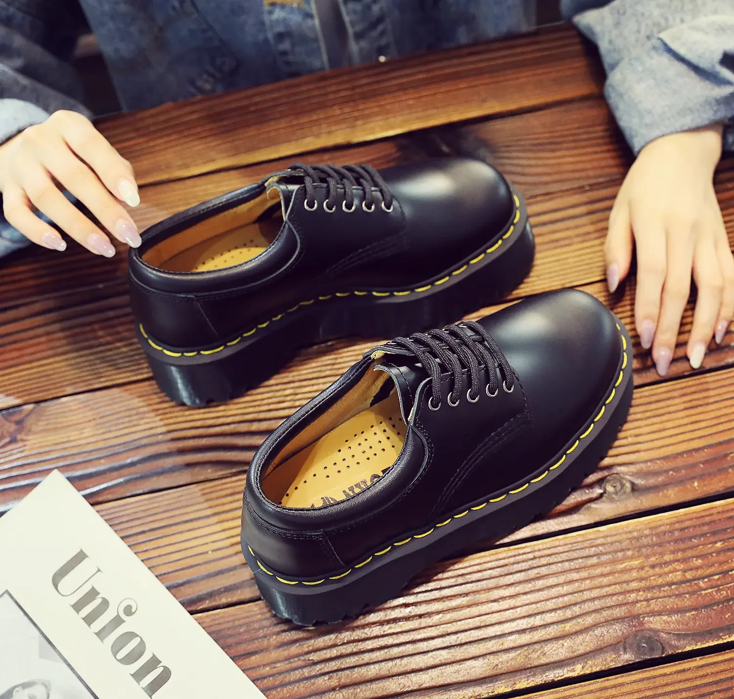 Thick soled 5-hole punk Martin shoes women's low top leather British round head leisure students' muffin soled short boots women
