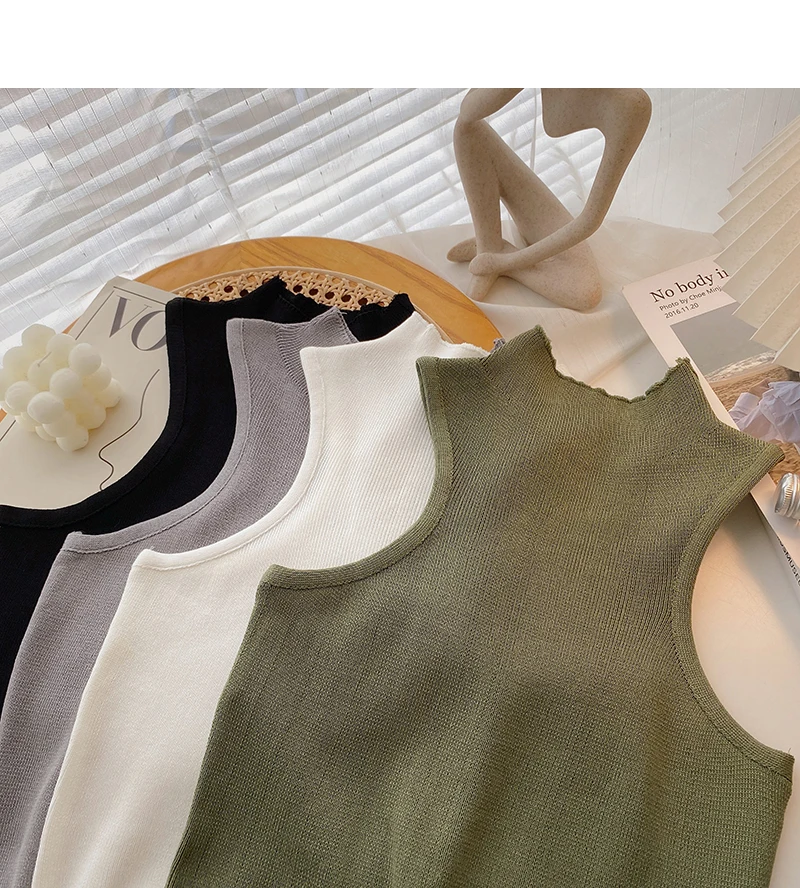 Женская Трикотажная майка с открытыми плечами однотонная |