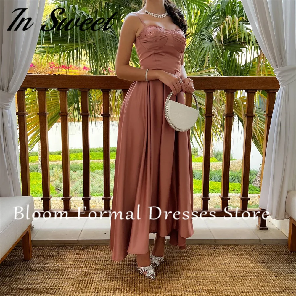 Женское вечернее платье без бретелек на тонких бретельках