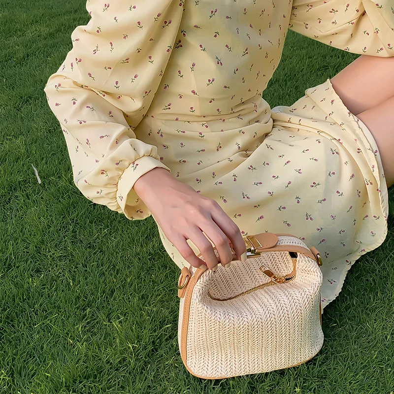 2023 Fashion Woven Straw Tote Bag for Women Beach Vacation Shoulder Crossbody Bag