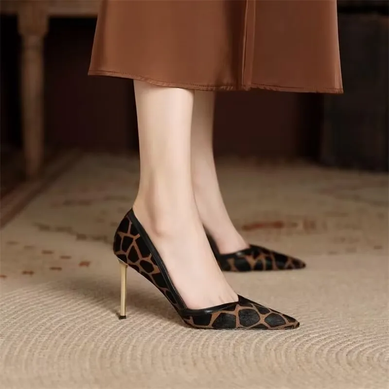 

Женские туфли-лодочки на высоком каблуке, с острым носком