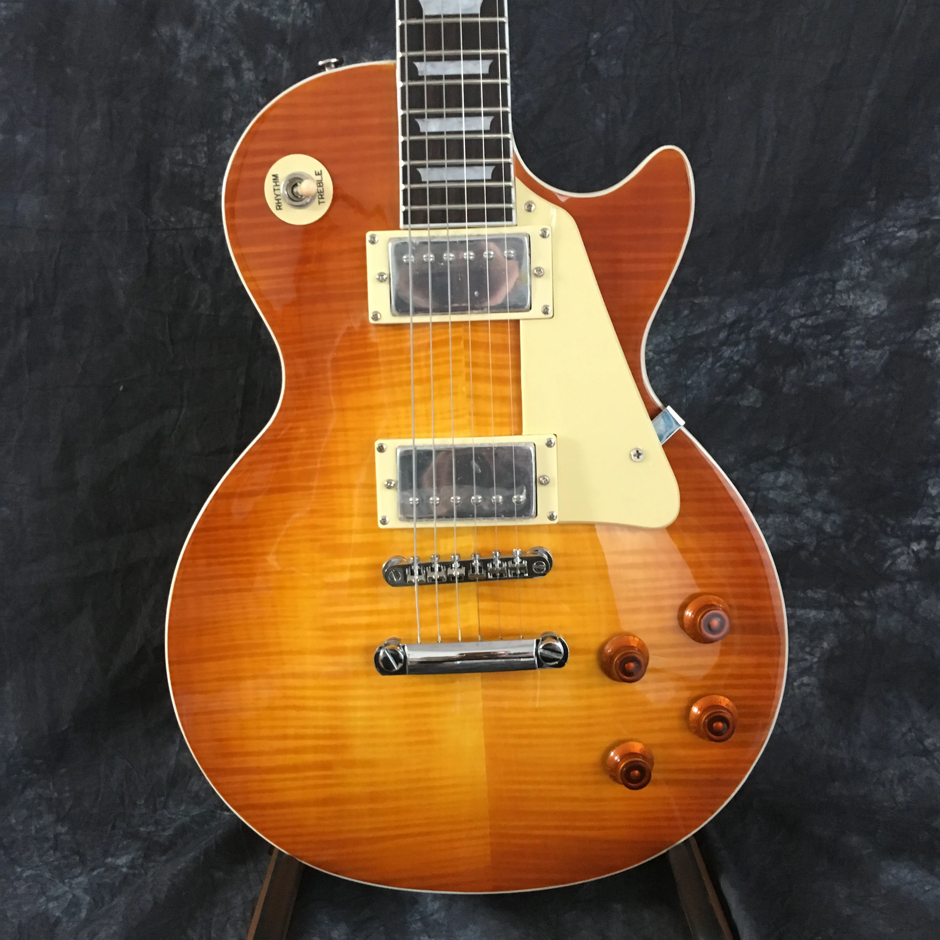 

Classic brand electric guitar, exquisite natural ripple, thick sound, fine workmanship, free delivery