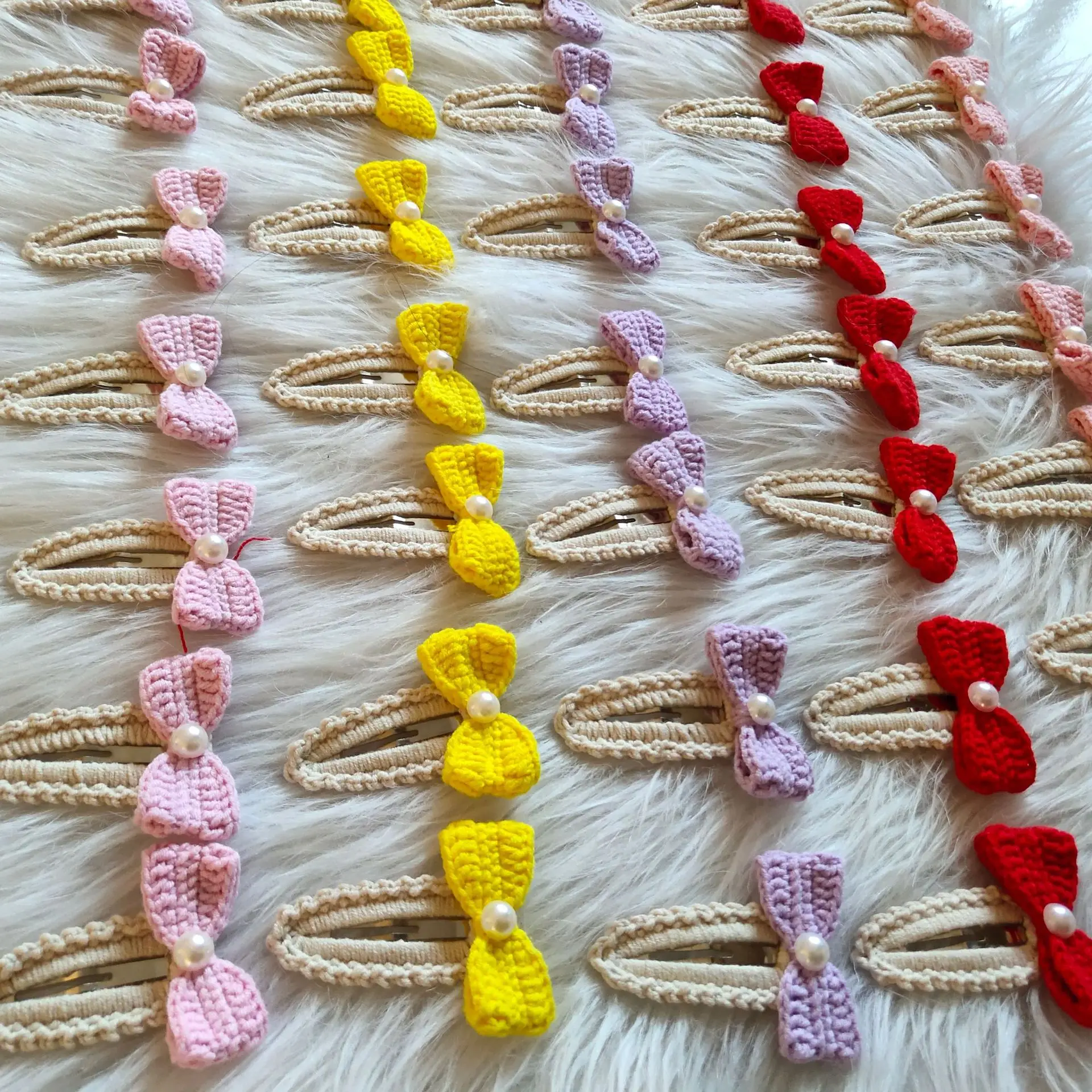 Заколка для волос ручной работы, вязаная крючком, с розовым жемчугом и бантом