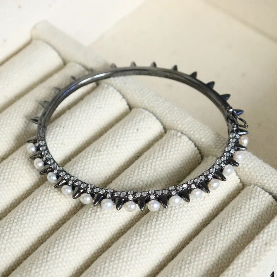 Жемчужный браслет с заклепками серебро 925 пробы крутой темперамент