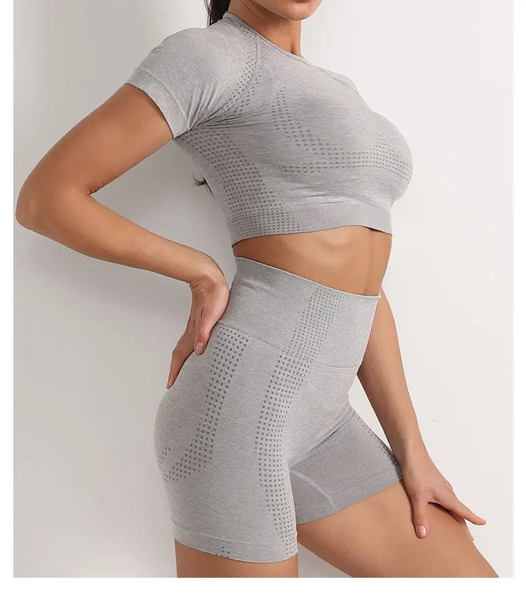 Женский спортивный костюм из двух предметов однотонный укороченный топ и