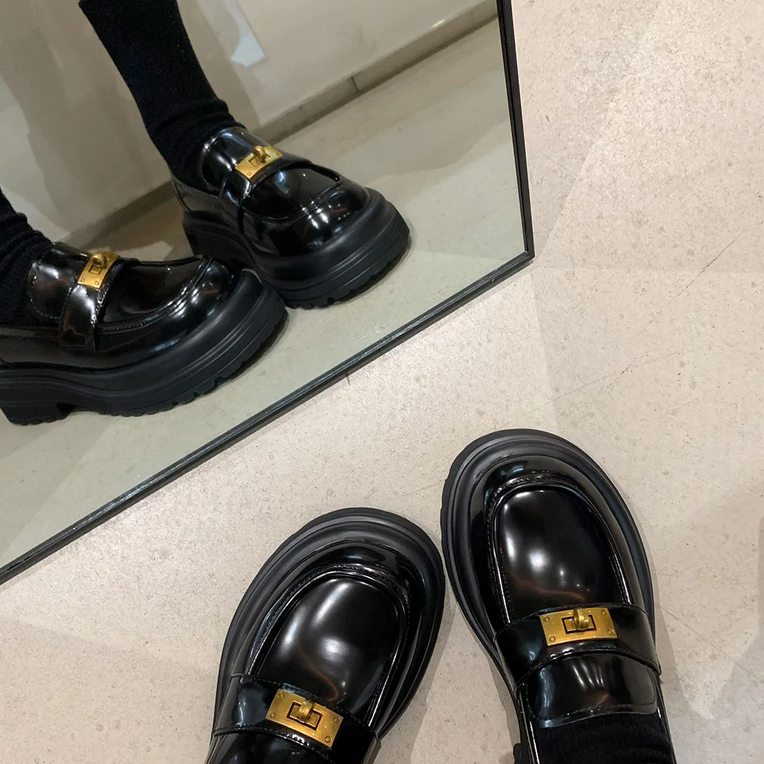 2023 New Women's Single Shoes Leather Round Toe Thick Bottom Gold Buckle Slip-on Loafers Women's Small Leather Shoes