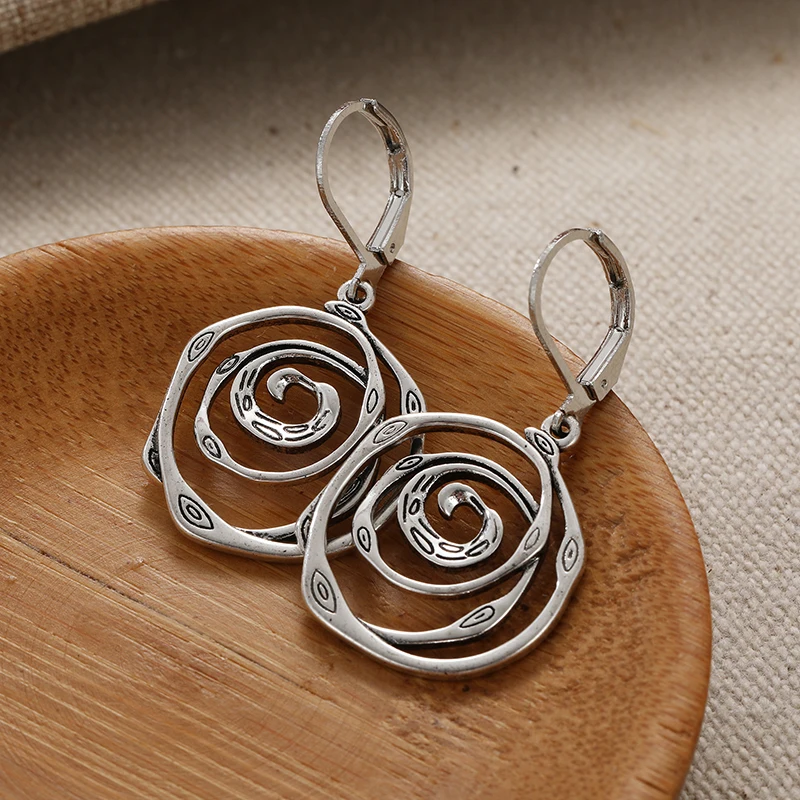 Винтажные нежные спиральные серебряные серьги идеально подходят для