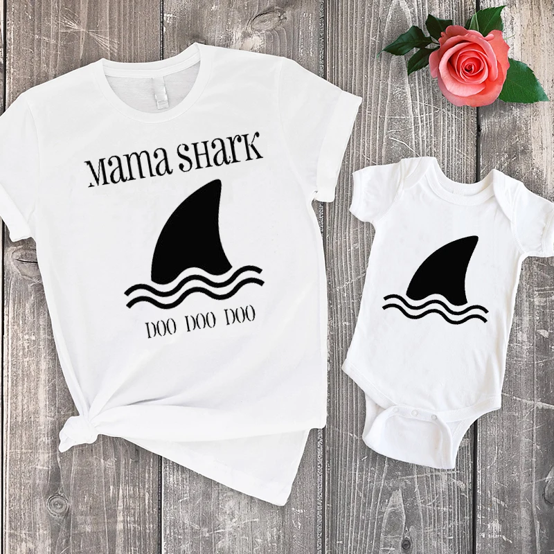 

Summer Mom and Son Matching Tops Cartoon Fashion Kids Love Family Look Mom Mama Shark Tshirt Mommy and Me Clothes