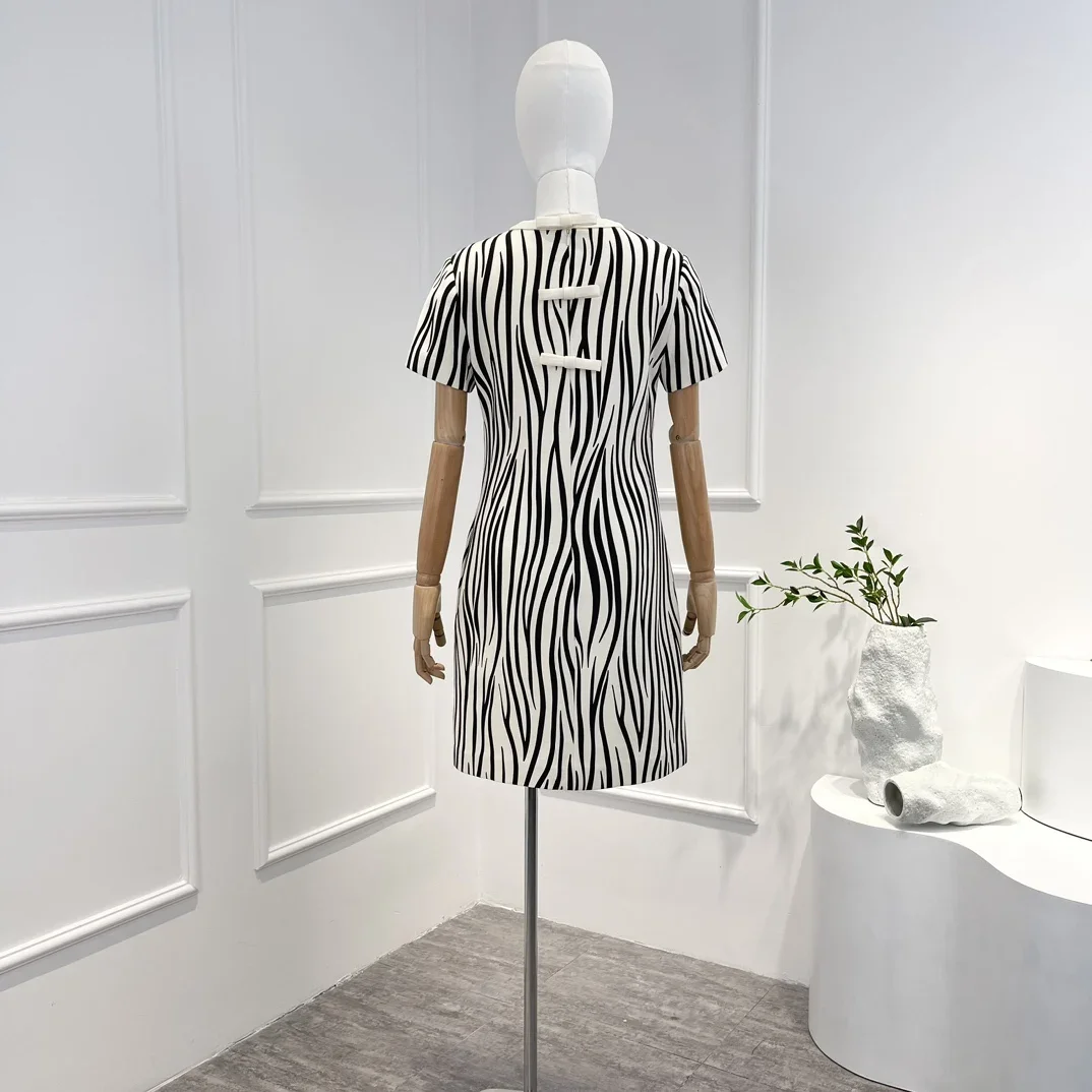 Рисунок 2 - Женское мини-платье в полоску