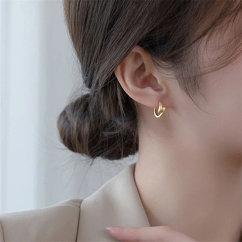 Серьги-гвоздики из металла в европейском и американском стиле