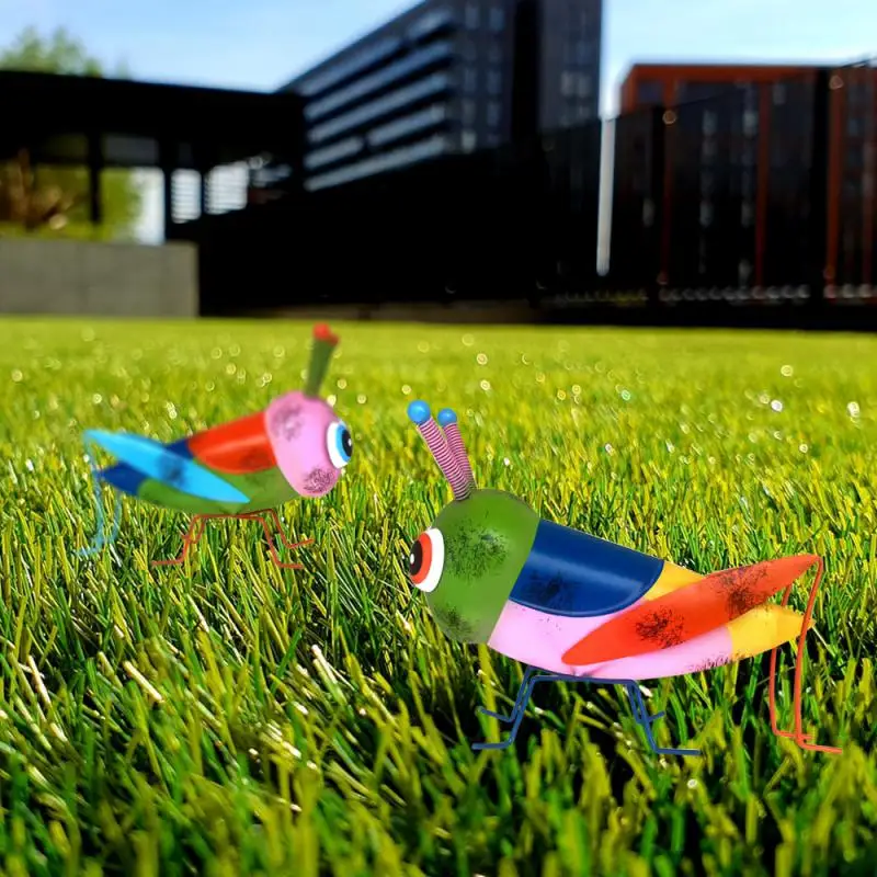 

Metal Grasshopper Figurines Yard Art Garden Statues Praying Mantis Locust Statues Ornaments for Outdoor Patio Lawn Decorations